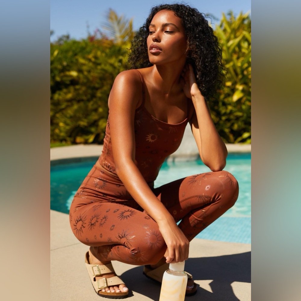 Beyond Yoga Leggings, Bronze with Shimmery Suns Pattern, Size L